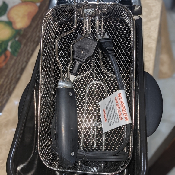 G E Deep Fryer - Picture 7 of 16